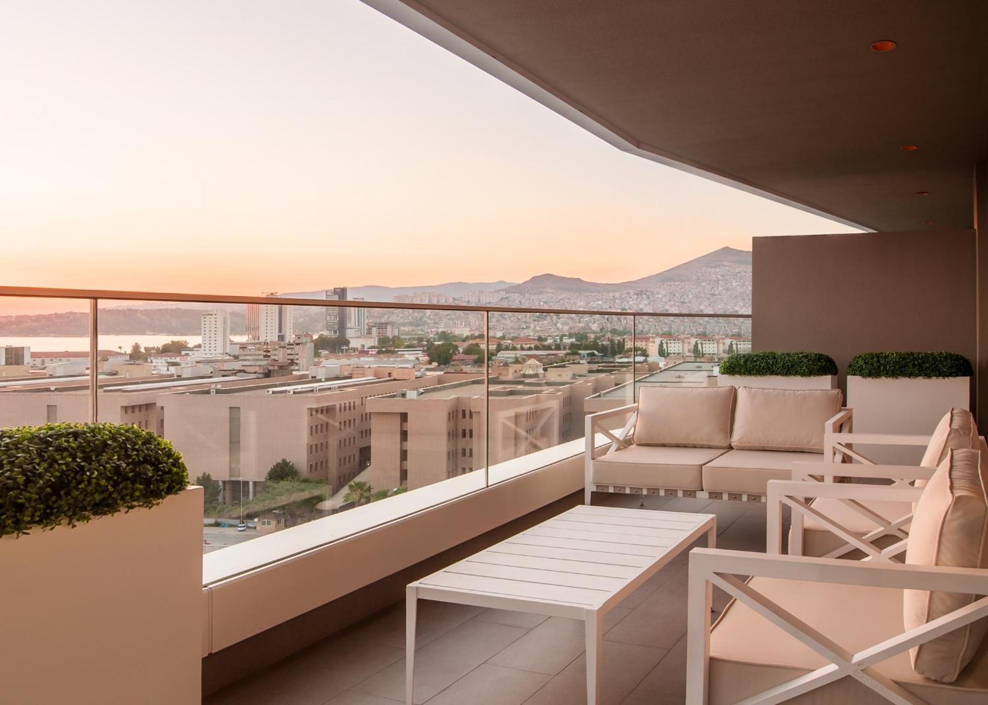 Four Points By Sheraton Измир Экстерьер фото